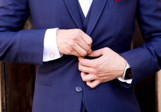 Wie man sich im Büro Smart-Casual kleidet, um wie ein Profi auszusehen