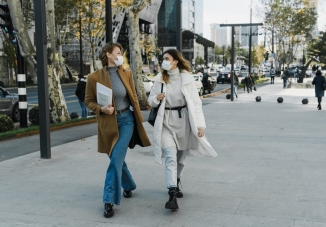 Wintergarderobe-Essentials, die jede Frau im Jahr 2025 besitzen sollte