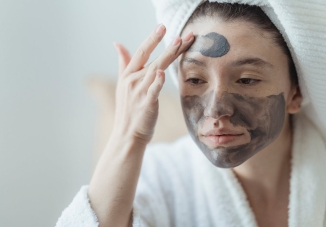 Make-up-Tipps von Experten für dunkle Hauttöne