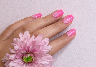 7 bezaubernde Nude-Pink-Nägel, die dein Herz erobern werden