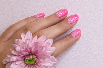 7 bezaubernde Nude-Pink-Nägel, die dein Herz erobern werden