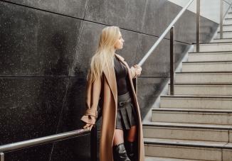 10 Outfits mit Seidenröcken, die gerade im Trend liegen