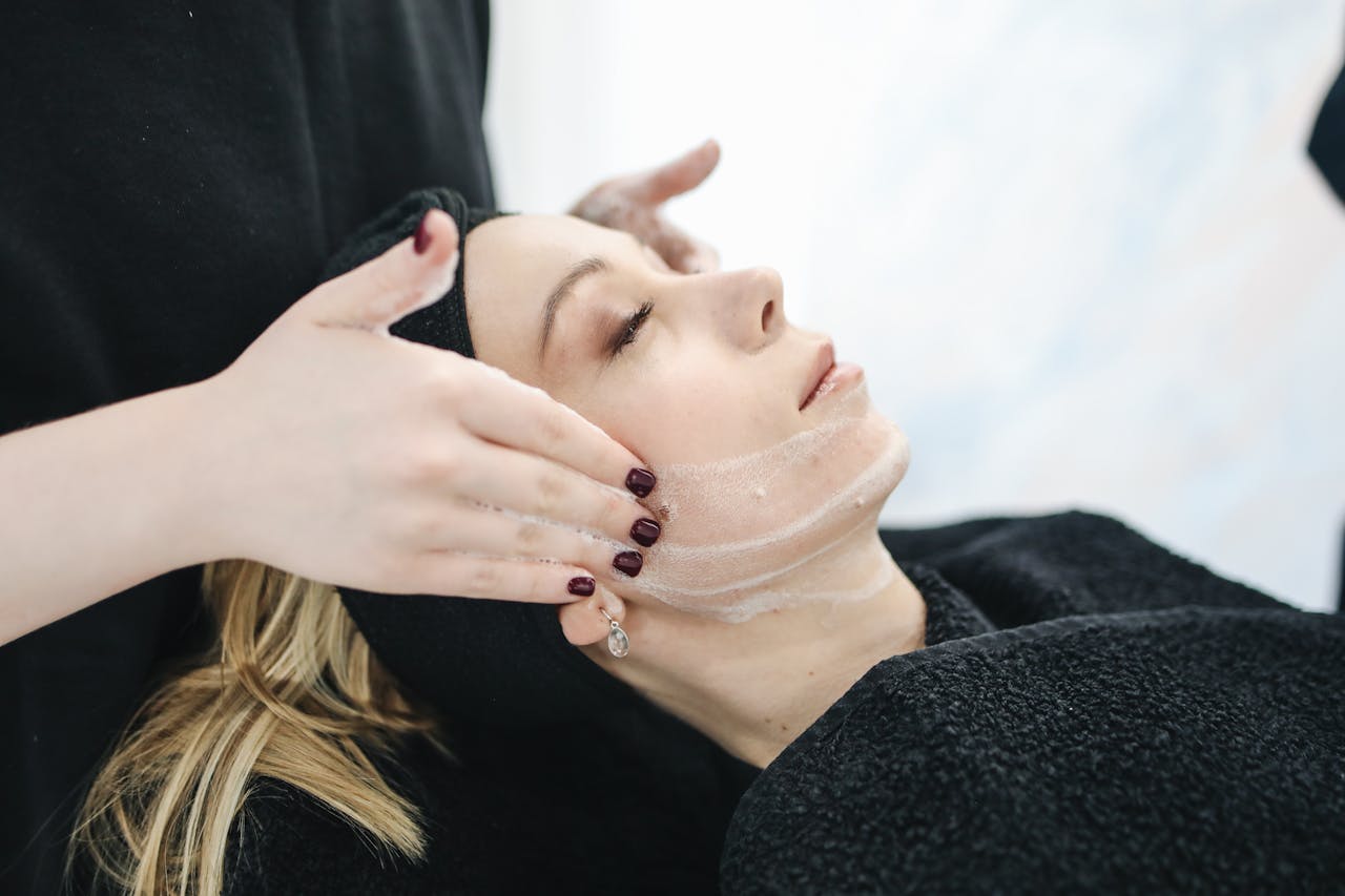 Die 8 besten Make-up-Entferner für zu Akne neigende Haut