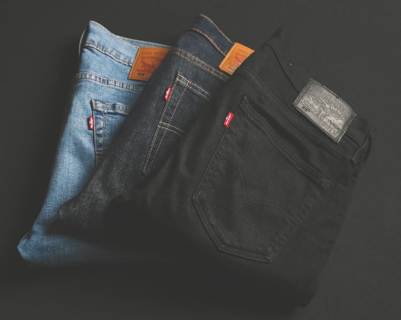 Schlagjeans sind zurück – So stylen Sie sie