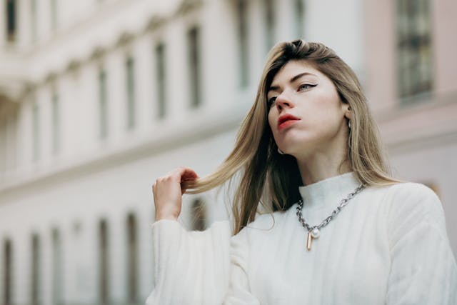 6 elegante Halsketten im Preppy-Stil, die deinen Look aufwerten