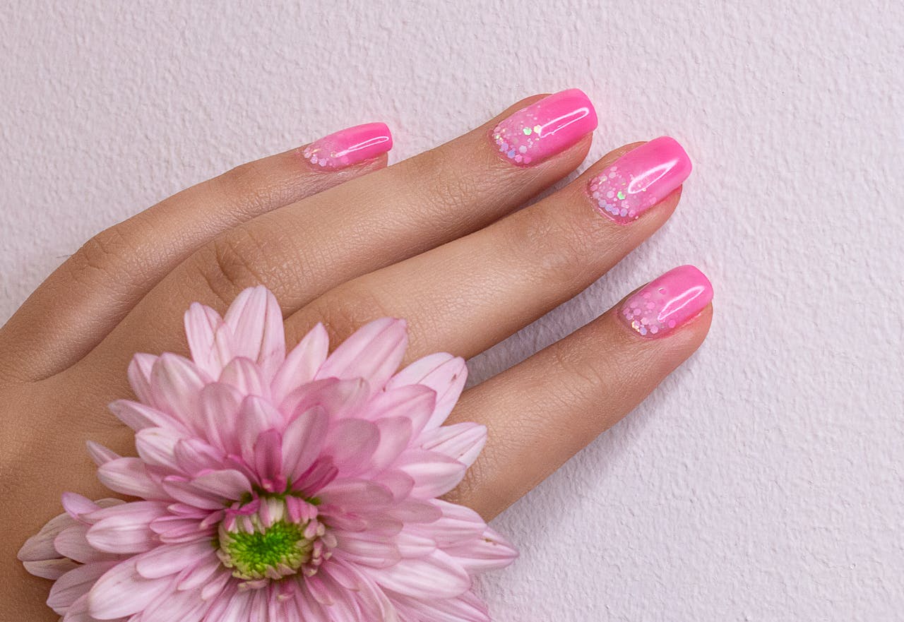 7 bezaubernde Nude-Pink-Nägel, die dein Herz erobern werden